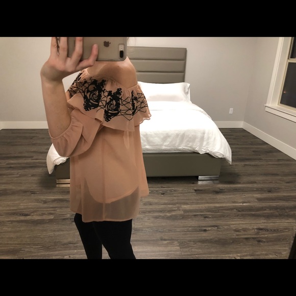 Forever 21 Off-shoulder Blouse - Picture 3 of 3